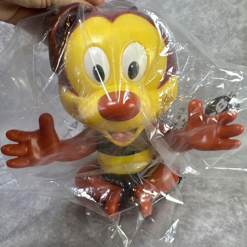 WDW EPCOT Sipper Cup Flower & Garden Spike The‎ Bee NIP-NO STRAW-fell out of pkg